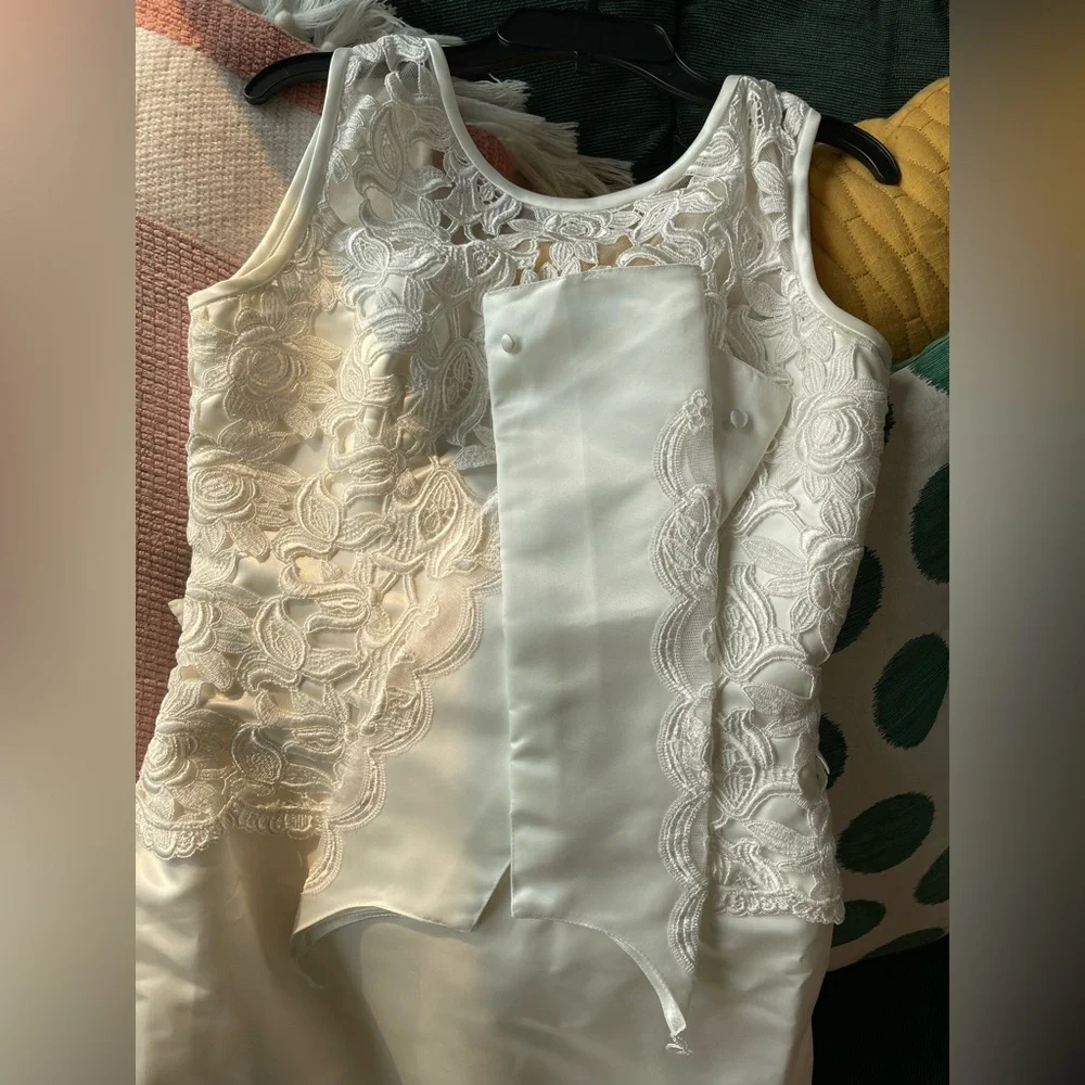 Mon Cheri Wedding Dress,Vintage Circa 1990s,Floral Lace,Sheath,Size 8,Sleeveless